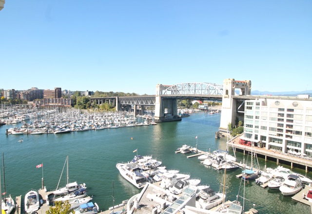 LUXURY HOME: Stunning Waterfront Penthouse